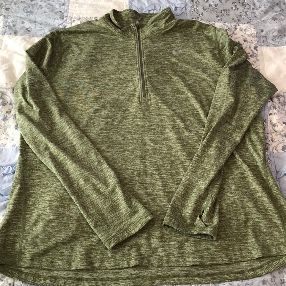 Nike women’s plus pullover